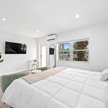 M Lake Worth Beach - Modern Villas Near West Palm Beach, Chic Retro Vibes, King Bed, Cozy Backyard, Bbq, Workspace, High-Speed Internet, Free Parking, 5 Minutes To Downtown & Beach Buitenkant foto
