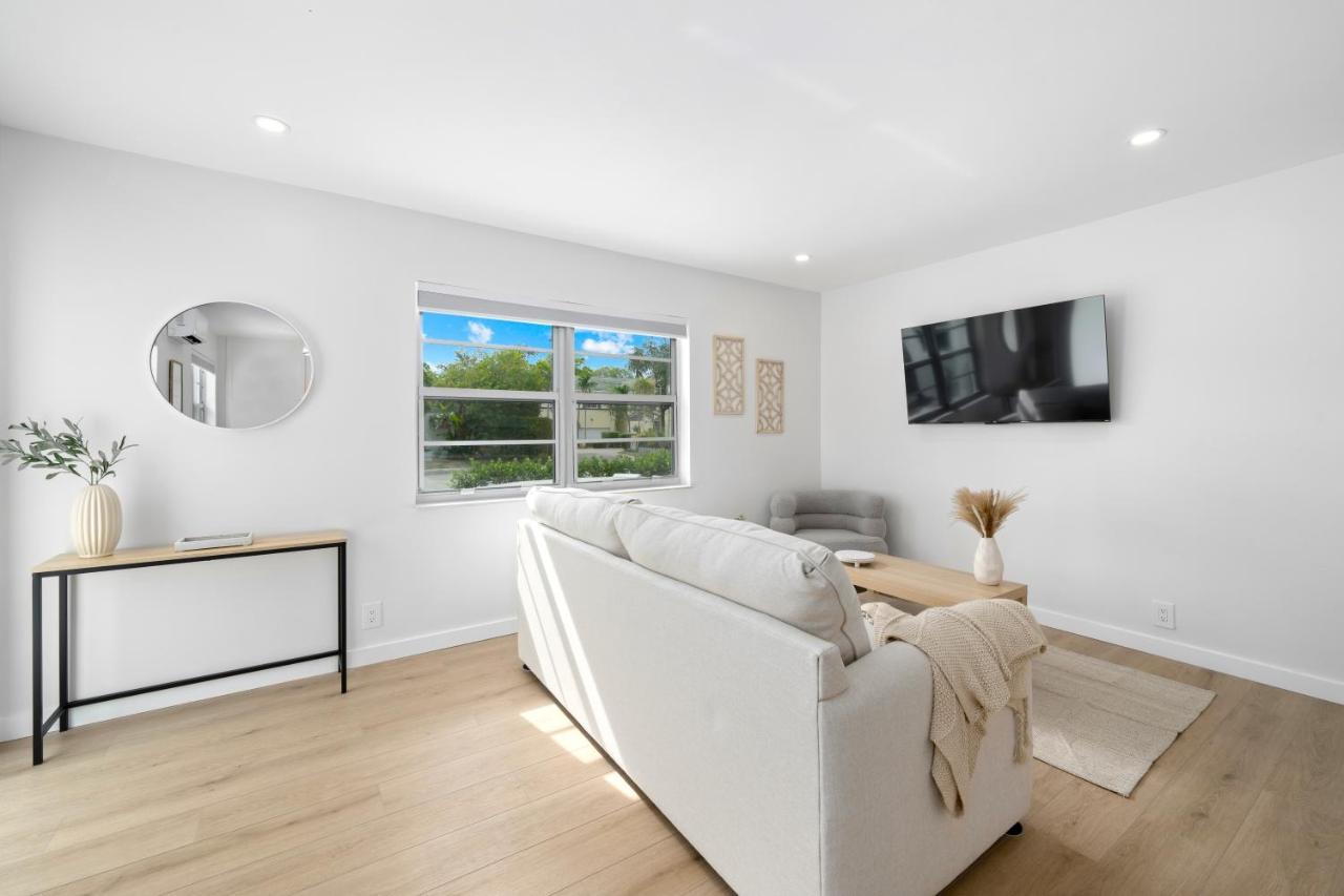 M Lake Worth Beach - Modern Villas Near West Palm Beach, Chic Retro Vibes, King Bed, Cozy Backyard, Bbq, Workspace, High-Speed Internet, Free Parking, 5 Minutes To Downtown & Beach Buitenkant foto