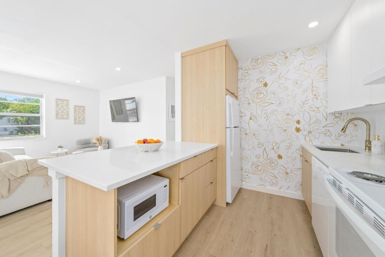 M Lake Worth Beach - Modern Villas Near West Palm Beach, Chic Retro Vibes, King Bed, Cozy Backyard, Bbq, Workspace, High-Speed Internet, Free Parking, 5 Minutes To Downtown & Beach Buitenkant foto