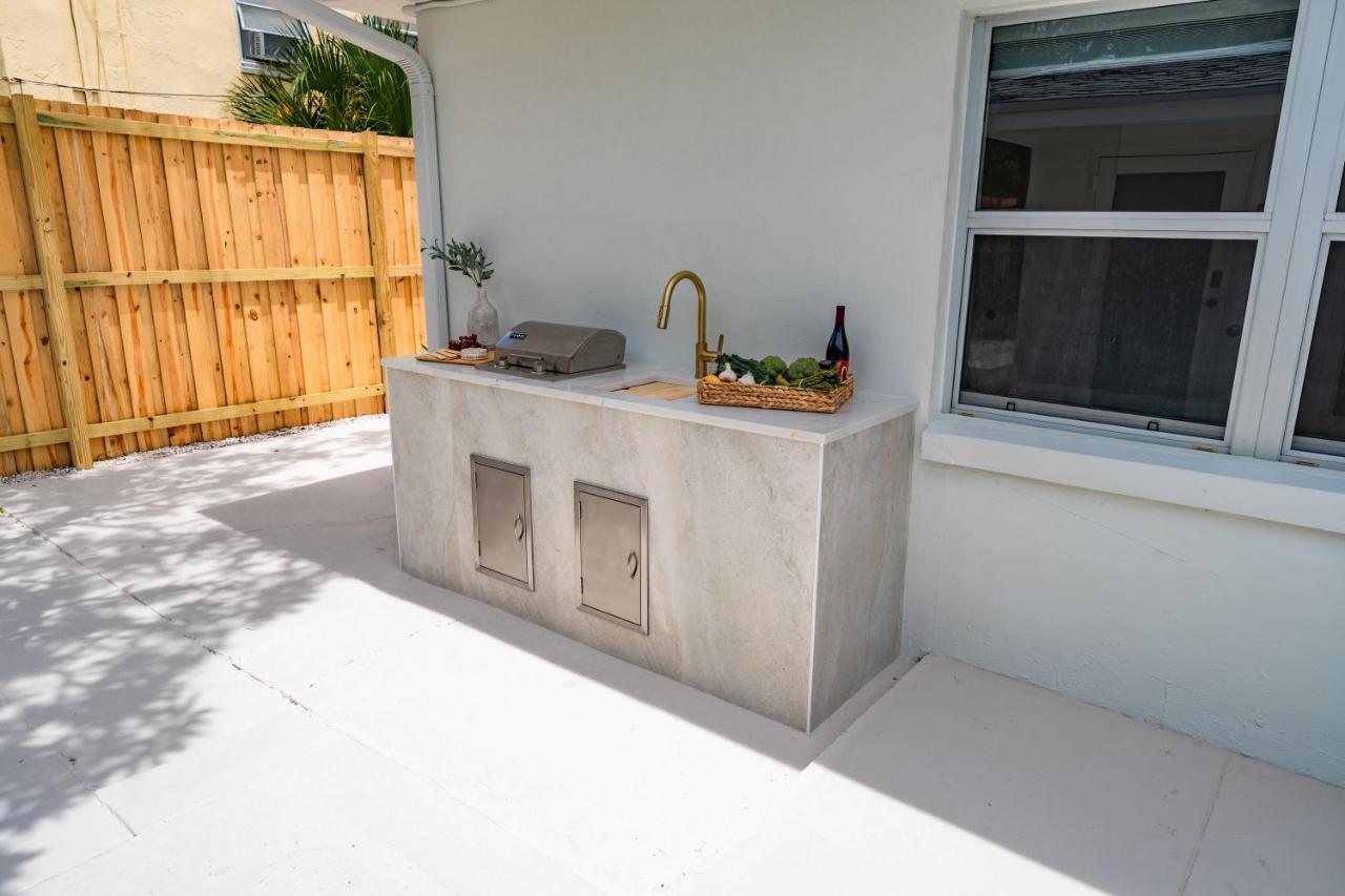 M Lake Worth Beach - Modern Villas Near West Palm Beach, Chic Retro Vibes, King Bed, Cozy Backyard, Bbq, Workspace, High-Speed Internet, Free Parking, 5 Minutes To Downtown & Beach Buitenkant foto
