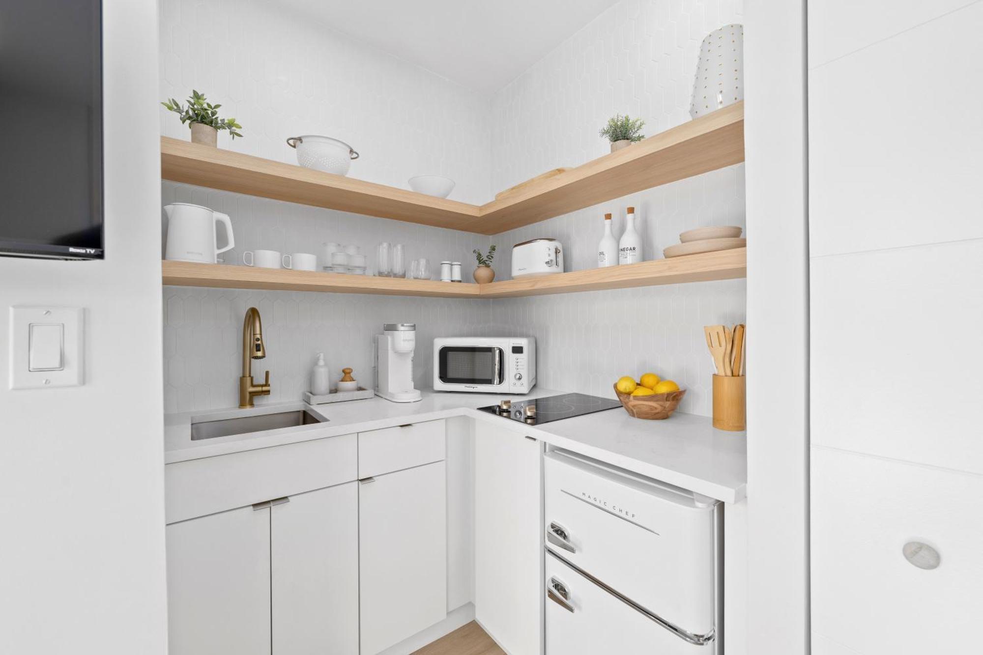 M Lake Worth Beach - Modern Villas Near West Palm Beach, Chic Retro Vibes, King Bed, Cozy Backyard, Bbq, Workspace, High-Speed Internet, Free Parking, 5 Minutes To Downtown & Beach Buitenkant foto