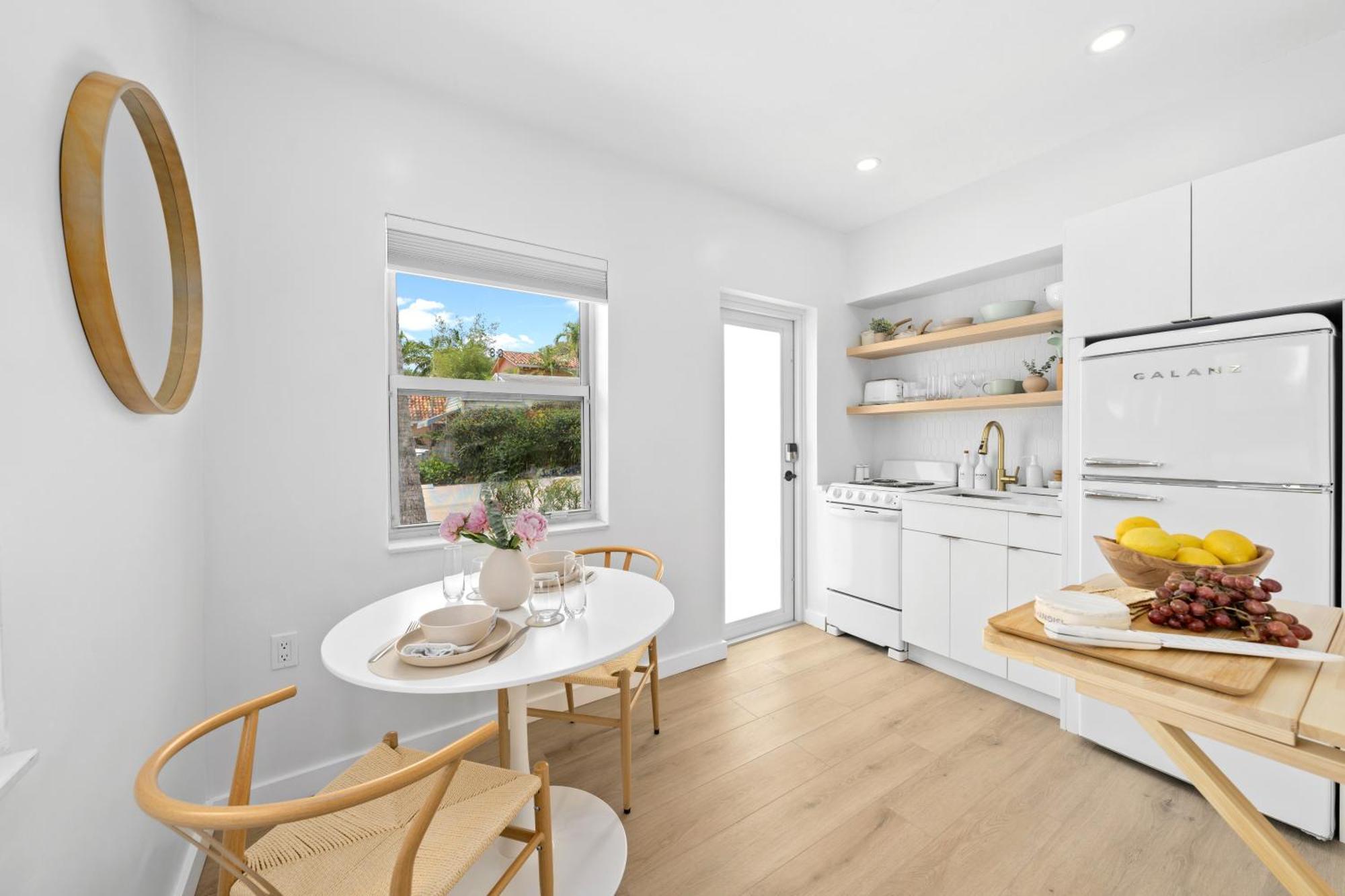 M Lake Worth Beach - Modern Villas Near West Palm Beach, Chic Retro Vibes, King Bed, Cozy Backyard, Bbq, Workspace, High-Speed Internet, Free Parking, 5 Minutes To Downtown & Beach Buitenkant foto