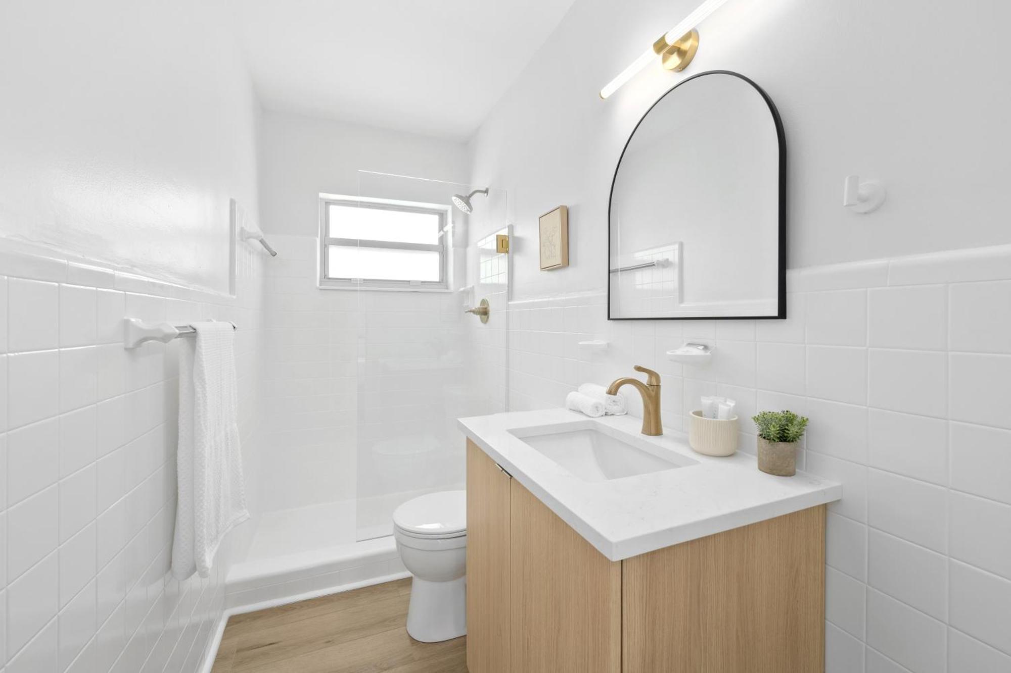 M Lake Worth Beach - Modern Villas Near West Palm Beach, Chic Retro Vibes, King Bed, Cozy Backyard, Bbq, Workspace, High-Speed Internet, Free Parking, 5 Minutes To Downtown & Beach Buitenkant foto