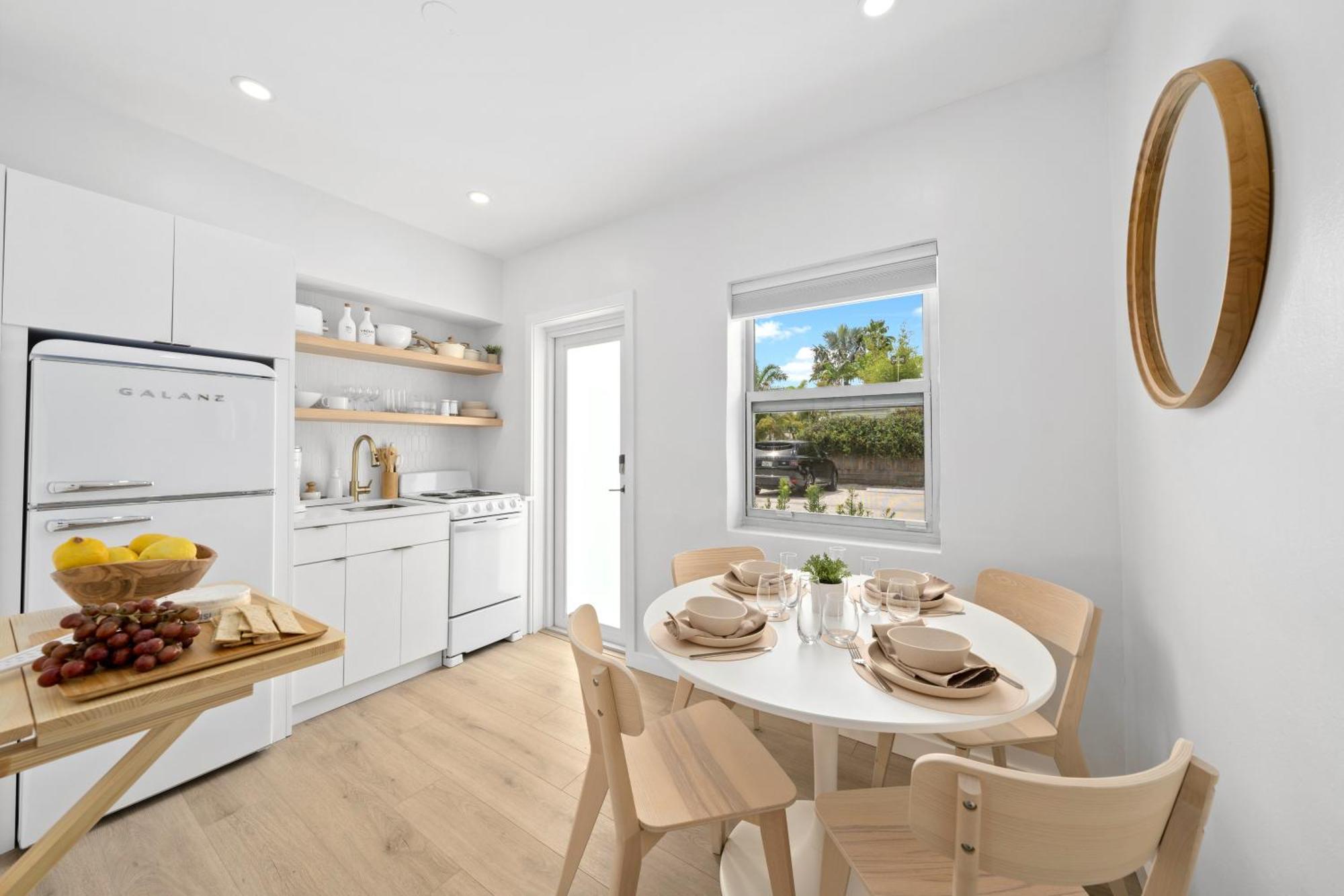 M Lake Worth Beach - Modern Villas Near West Palm Beach, Chic Retro Vibes, King Bed, Cozy Backyard, Bbq, Workspace, High-Speed Internet, Free Parking, 5 Minutes To Downtown & Beach Buitenkant foto