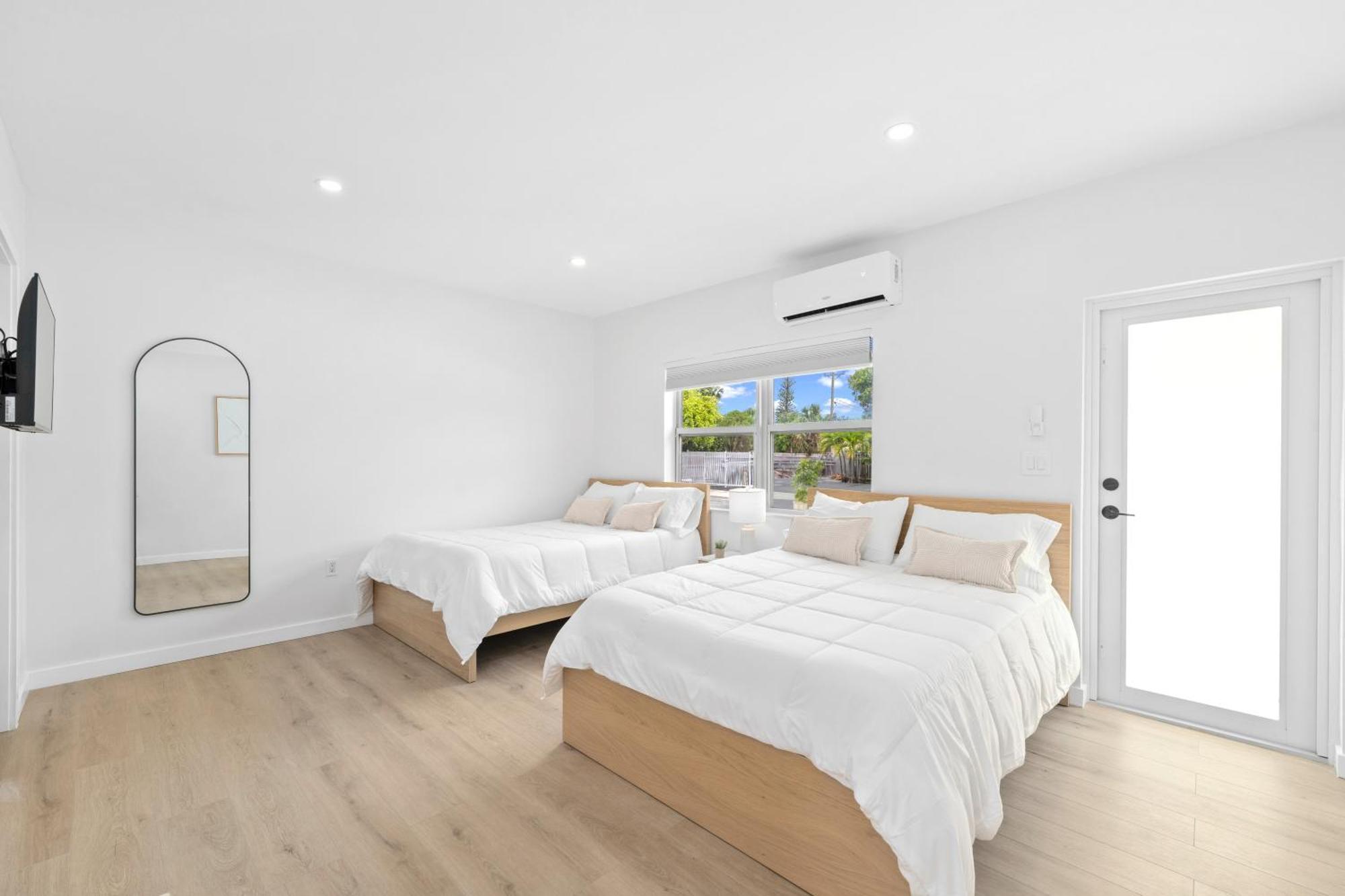 M Lake Worth Beach - Modern Villas Near West Palm Beach, Chic Retro Vibes, King Bed, Cozy Backyard, Bbq, Workspace, High-Speed Internet, Free Parking, 5 Minutes To Downtown & Beach Buitenkant foto