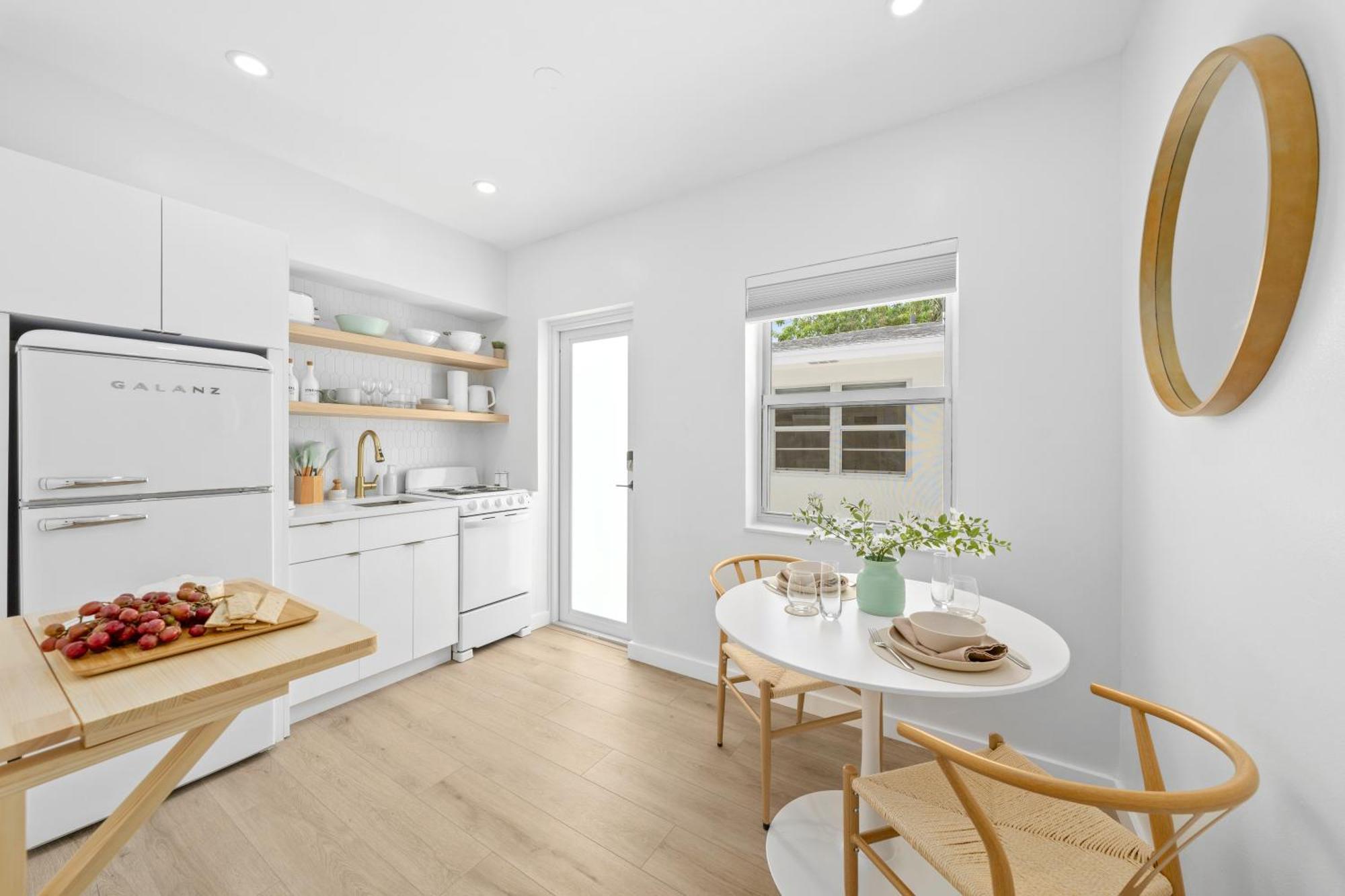 M Lake Worth Beach - Modern Villas Near West Palm Beach, Chic Retro Vibes, King Bed, Cozy Backyard, Bbq, Workspace, High-Speed Internet, Free Parking, 5 Minutes To Downtown & Beach Buitenkant foto