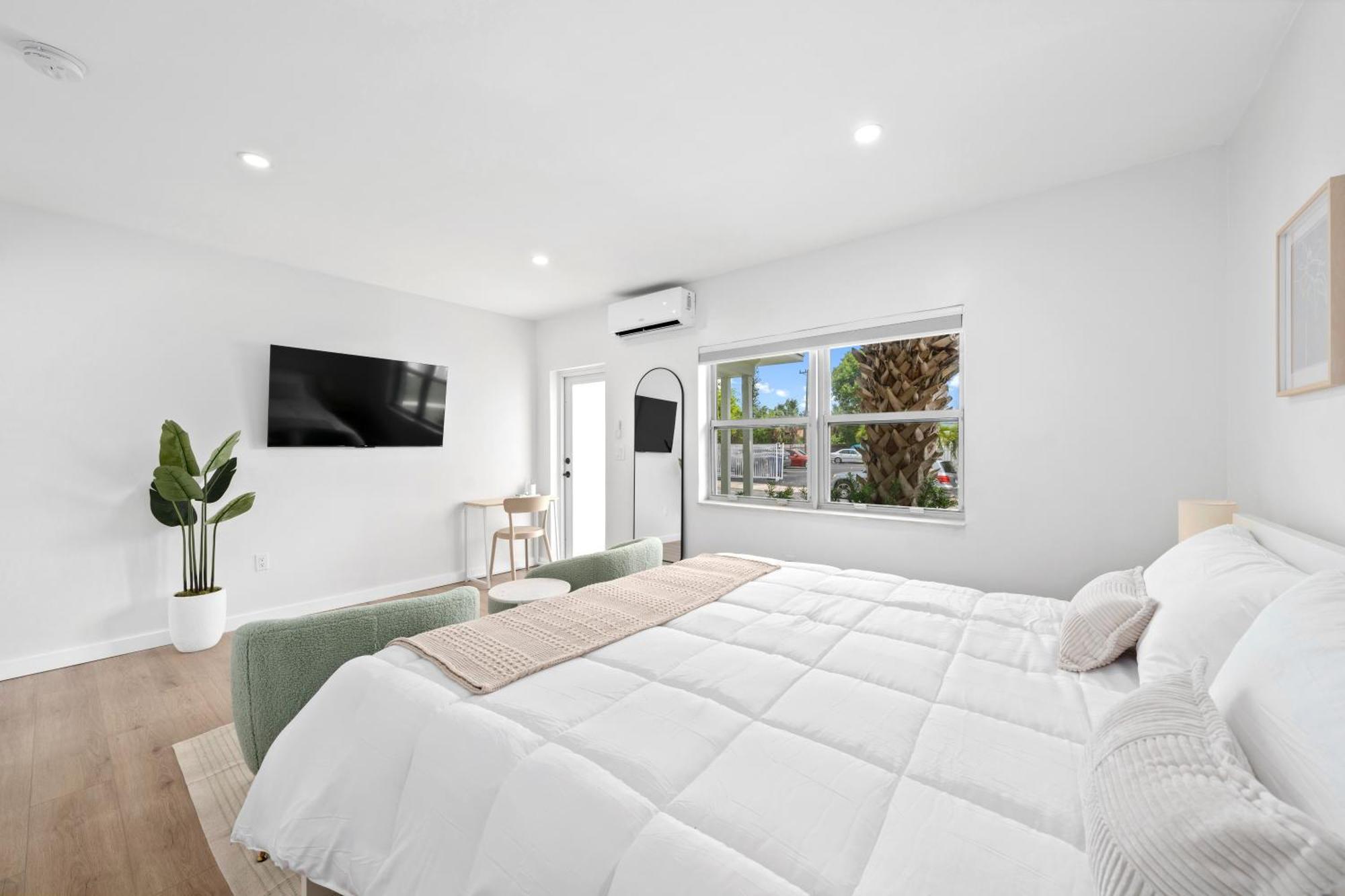 M Lake Worth Beach - Modern Villas Near West Palm Beach, Chic Retro Vibes, King Bed, Cozy Backyard, Bbq, Workspace, High-Speed Internet, Free Parking, 5 Minutes To Downtown & Beach Buitenkant foto