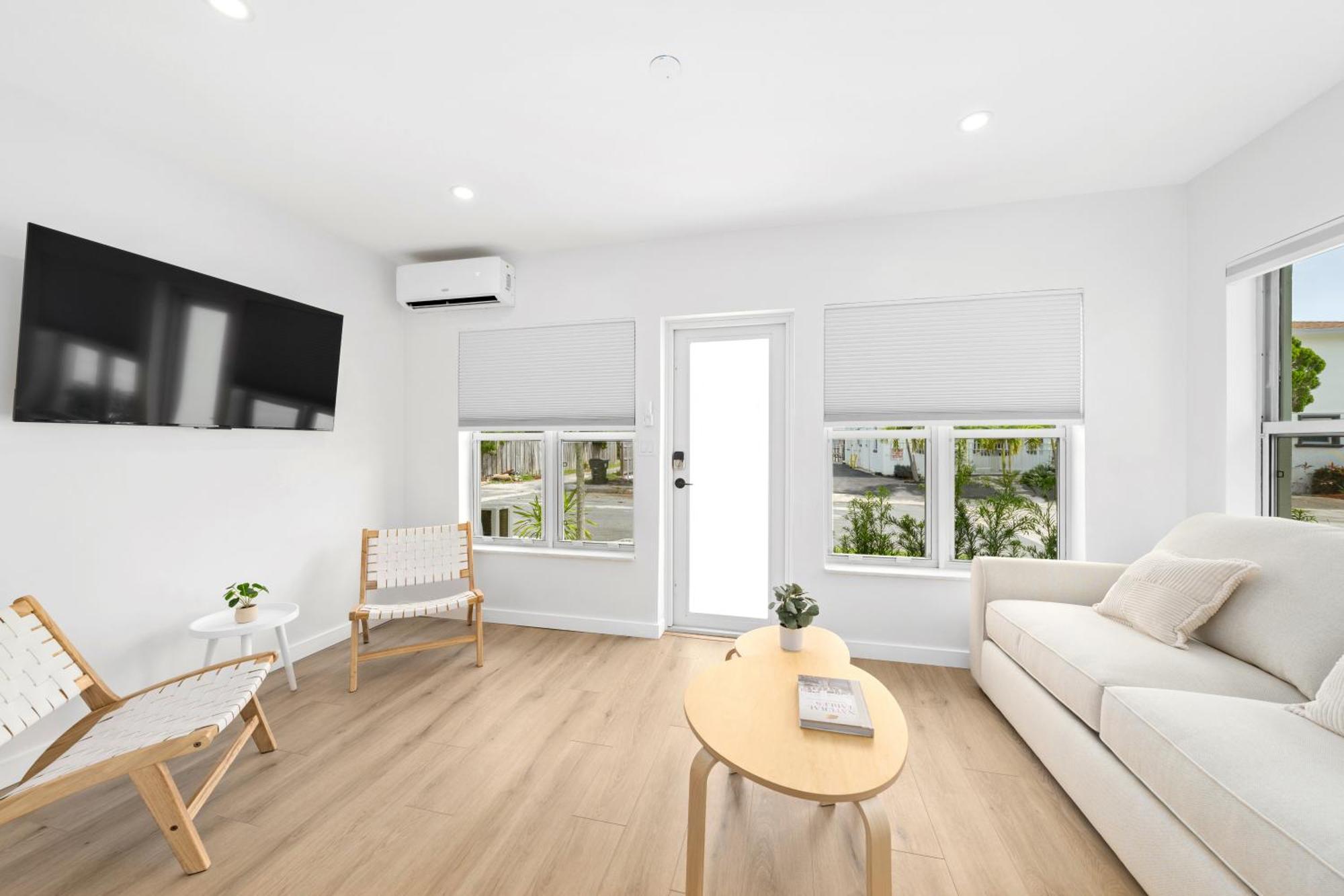 M Lake Worth Beach - Modern Villas Near West Palm Beach, Chic Retro Vibes, King Bed, Cozy Backyard, Bbq, Workspace, High-Speed Internet, Free Parking, 5 Minutes To Downtown & Beach Buitenkant foto