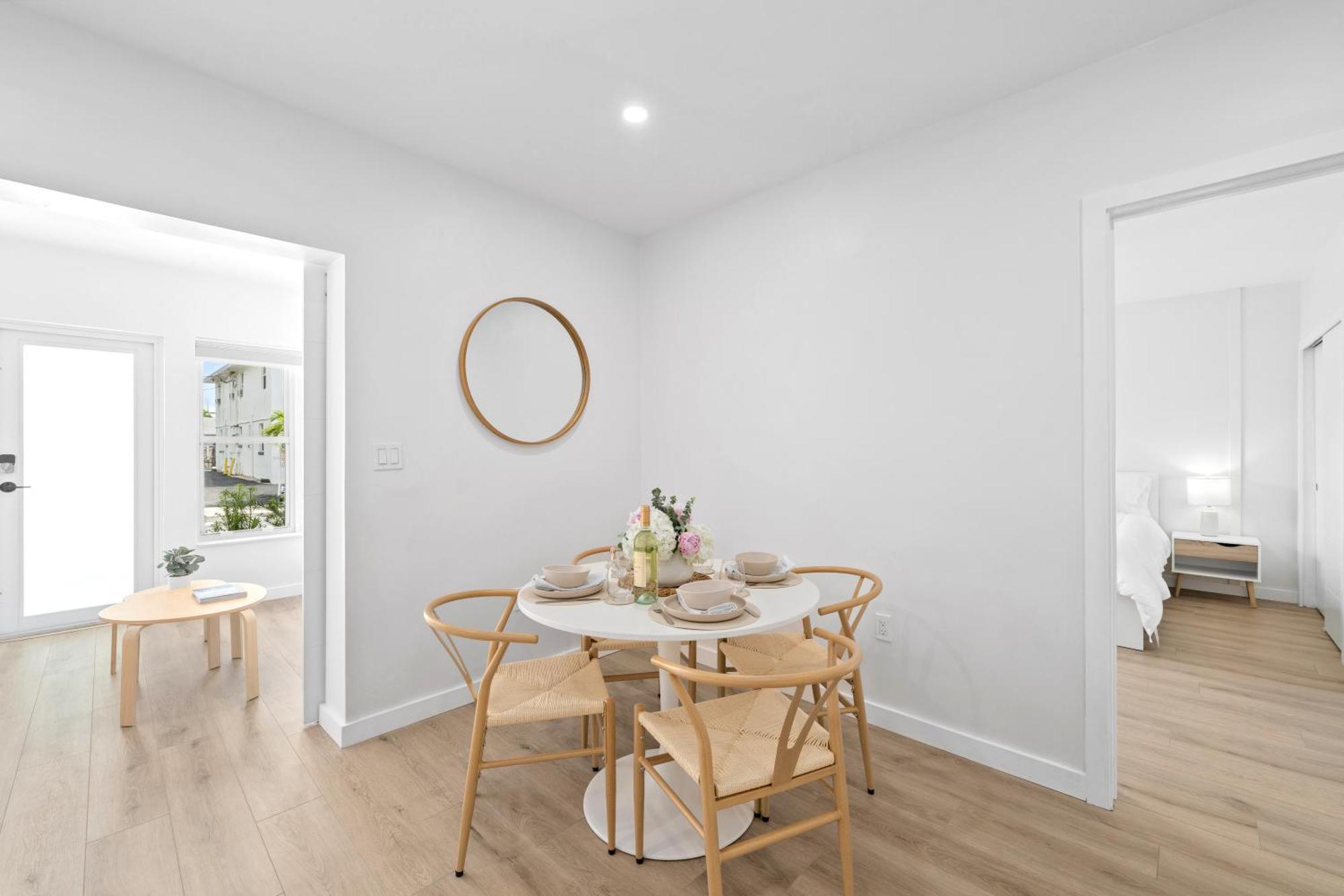 M Lake Worth Beach - Modern Villas Near West Palm Beach, Chic Retro Vibes, King Bed, Cozy Backyard, Bbq, Workspace, High-Speed Internet, Free Parking, 5 Minutes To Downtown & Beach Buitenkant foto