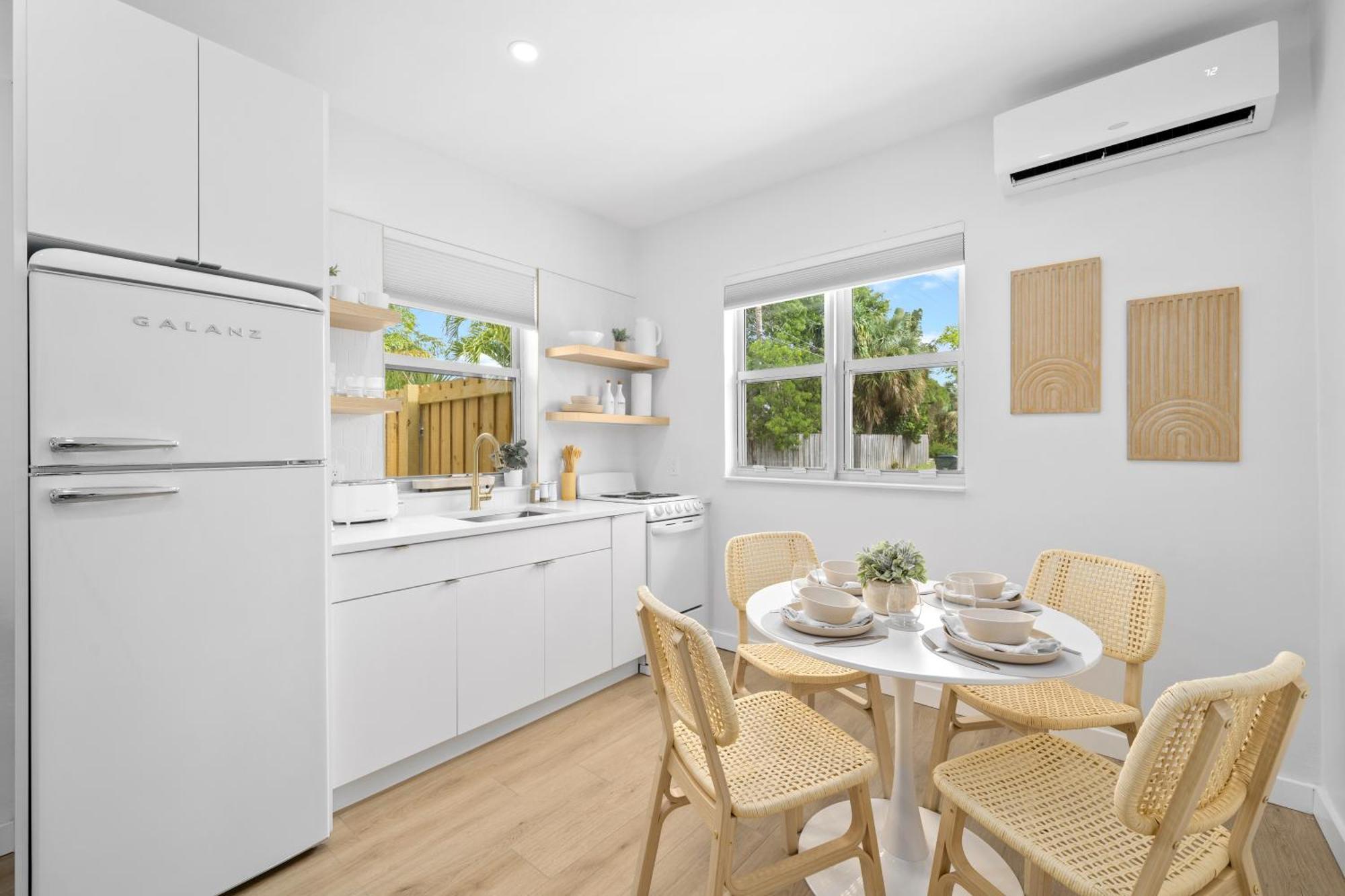 M Lake Worth Beach - Modern Villas Near West Palm Beach, Chic Retro Vibes, King Bed, Cozy Backyard, Bbq, Workspace, High-Speed Internet, Free Parking, 5 Minutes To Downtown & Beach Buitenkant foto