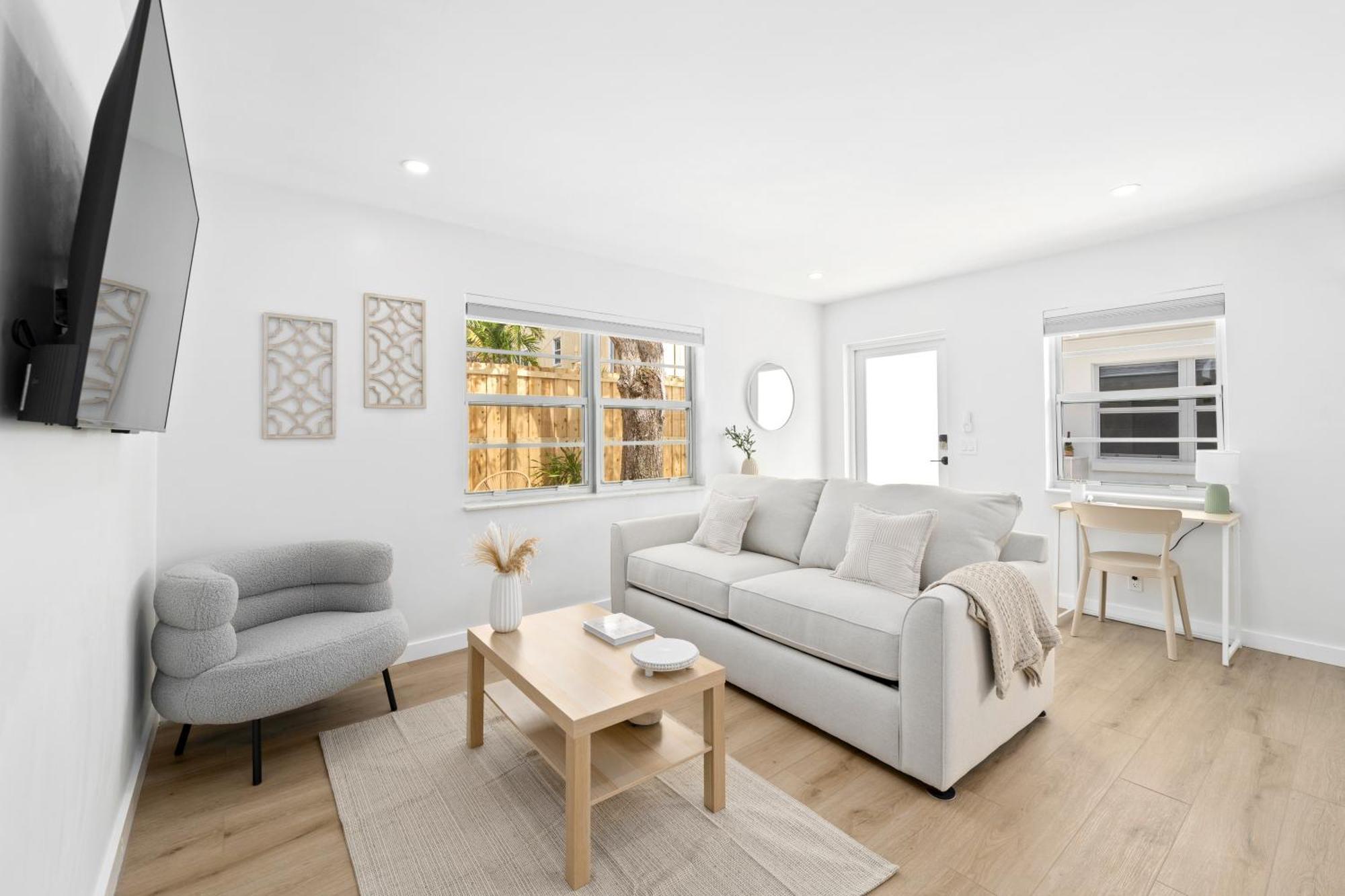 M Lake Worth Beach - Modern Villas Near West Palm Beach, Chic Retro Vibes, King Bed, Cozy Backyard, Bbq, Workspace, High-Speed Internet, Free Parking, 5 Minutes To Downtown & Beach Buitenkant foto
